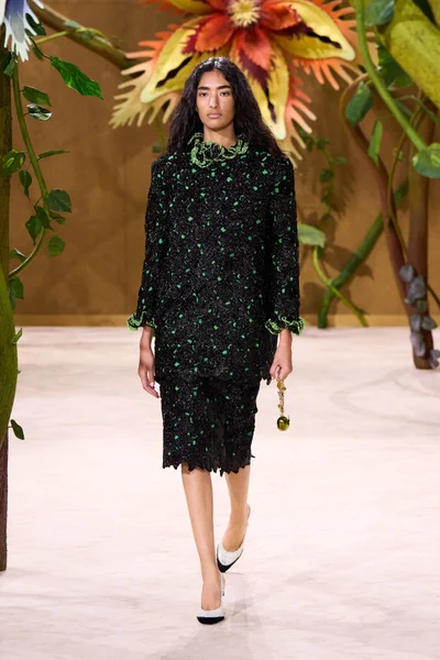 Look 8